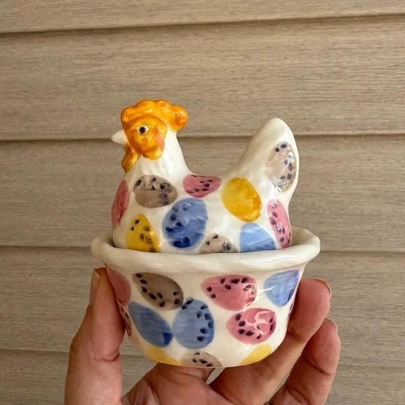 Emma Bridgewater Hen on a Nest- hand painted - Picture 3 of 5
